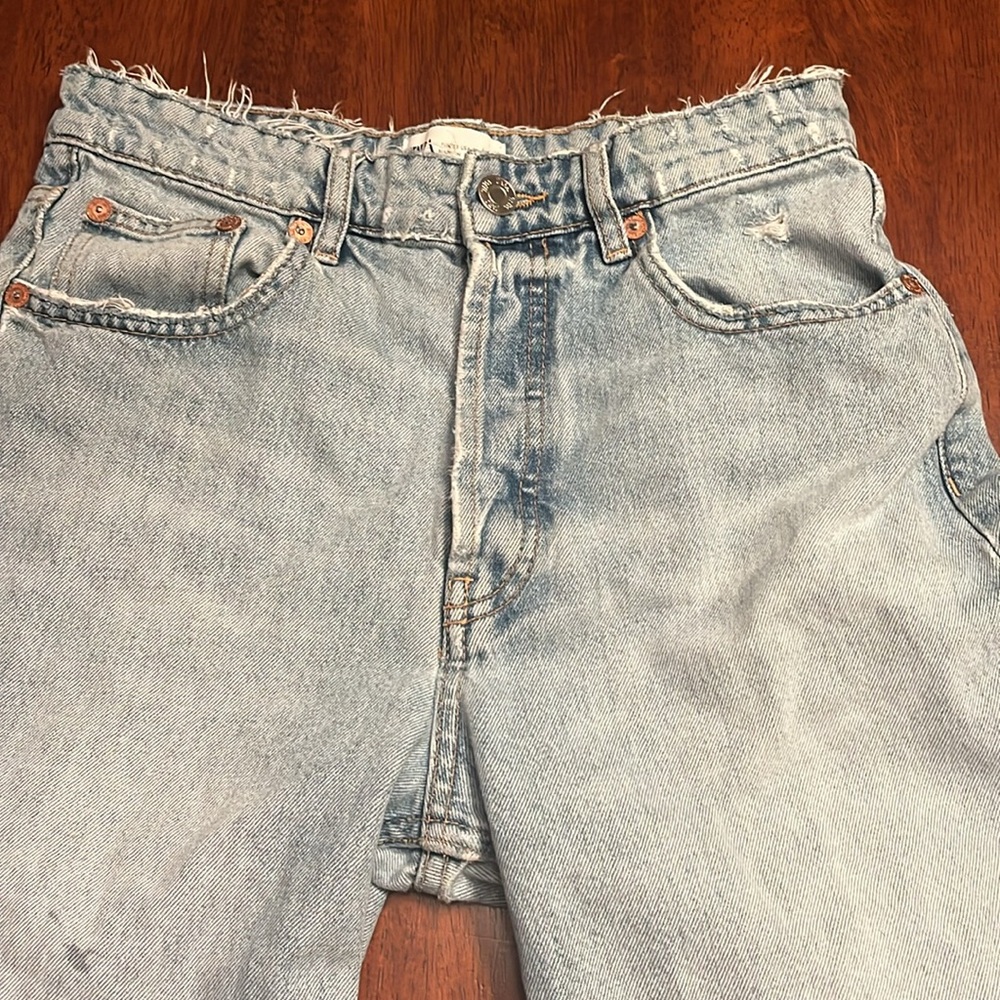 Zara High Waist Jeans size 8 with distressing light wash - Picture 5 of 12